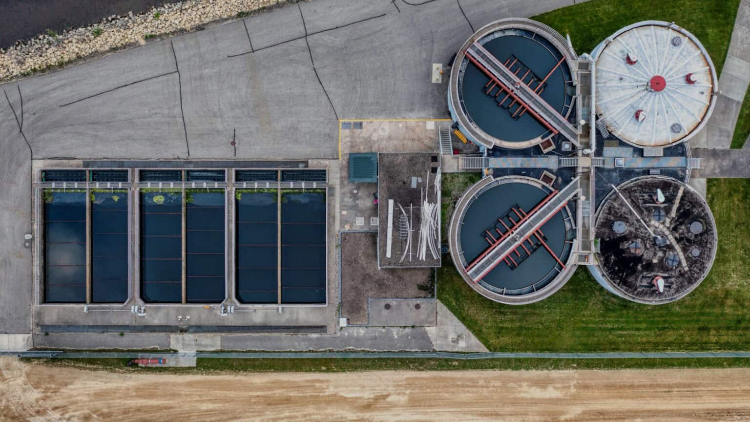 Water management site where flow and level data is collected by a gateway